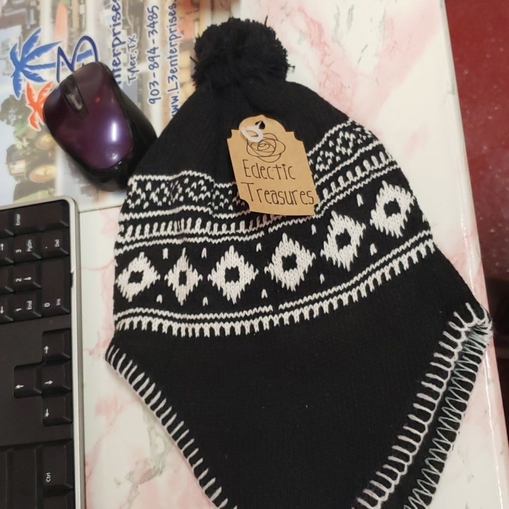 Sherpa Trapper Hat black and white fully lined OSFM NWT stocking stuffer